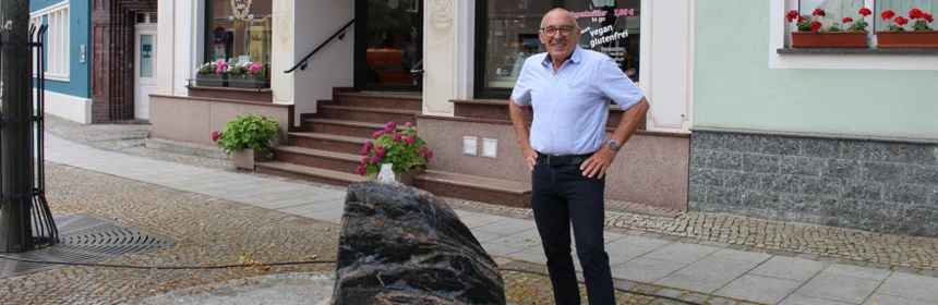 Kurstadtbrunnen vor der-Konditorei Beeg wieder in Betrieb