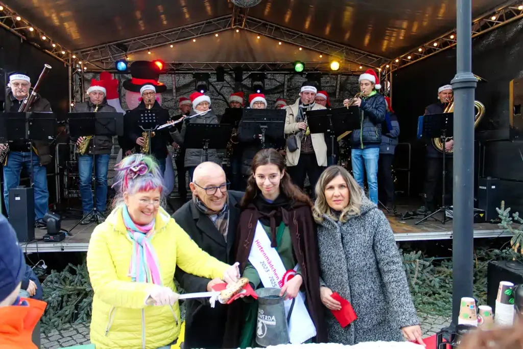 Stollenanschnitt zum Weihnachtszauber